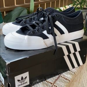 Men’s adidas matchcourt sneaker